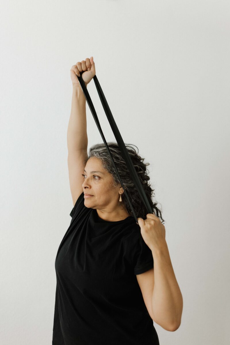 Dayana trainiert mit dem Fitnessband